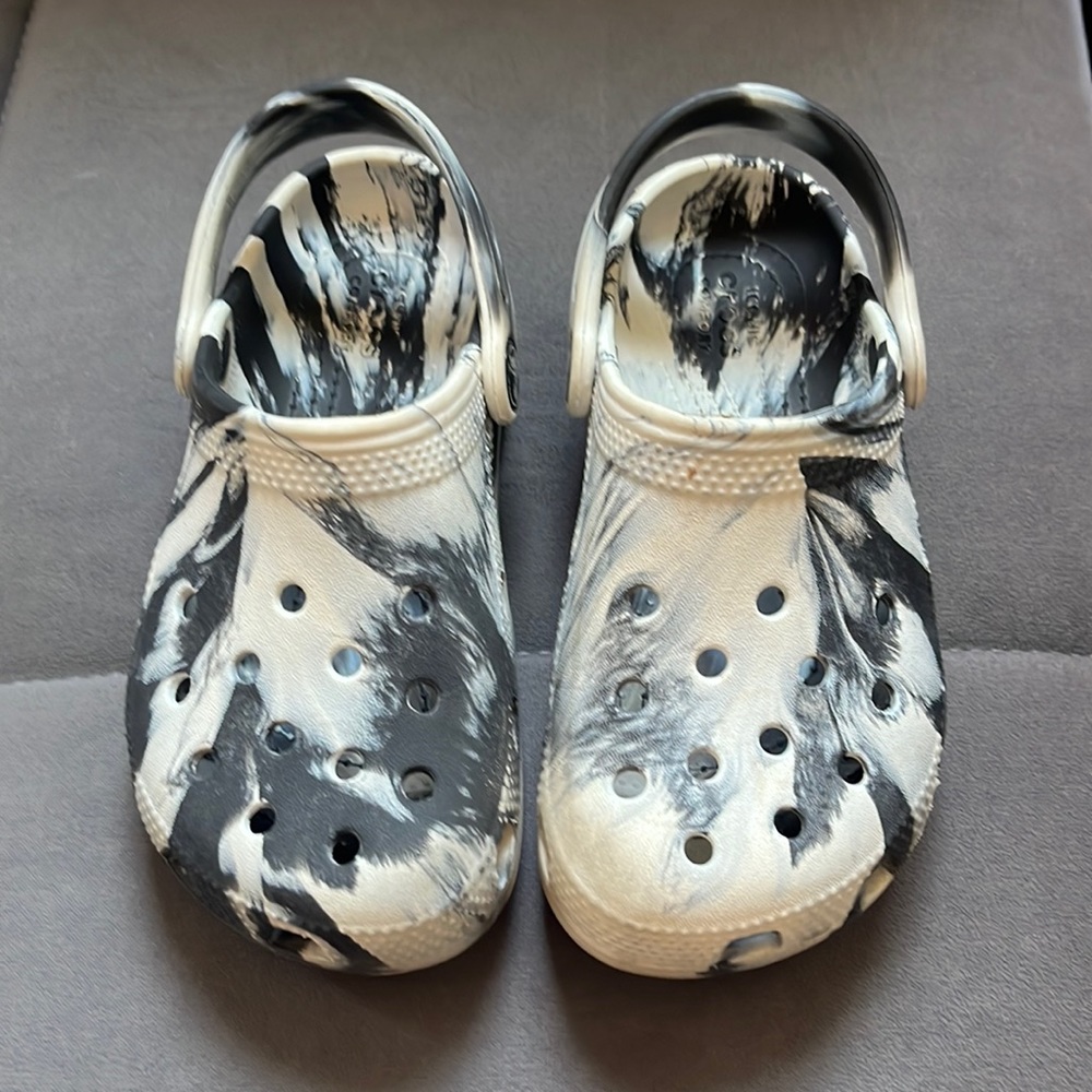 Tie Dye Print CROCS black and white little kids size 12
